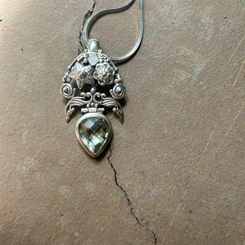 Sterling silver certified 925. Flower embellished with clear pendant.